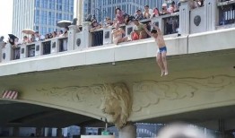 天津跳水大爷爆料视频最新,惊险一跳背后的真实故事